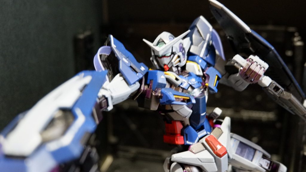 白はグランプリホワイト。青は普通のブルーと別のブルー使ってるのに忘れてしまいました(gundam-kao9)。赤はモンザレッド。黄色は普通のイエロー。