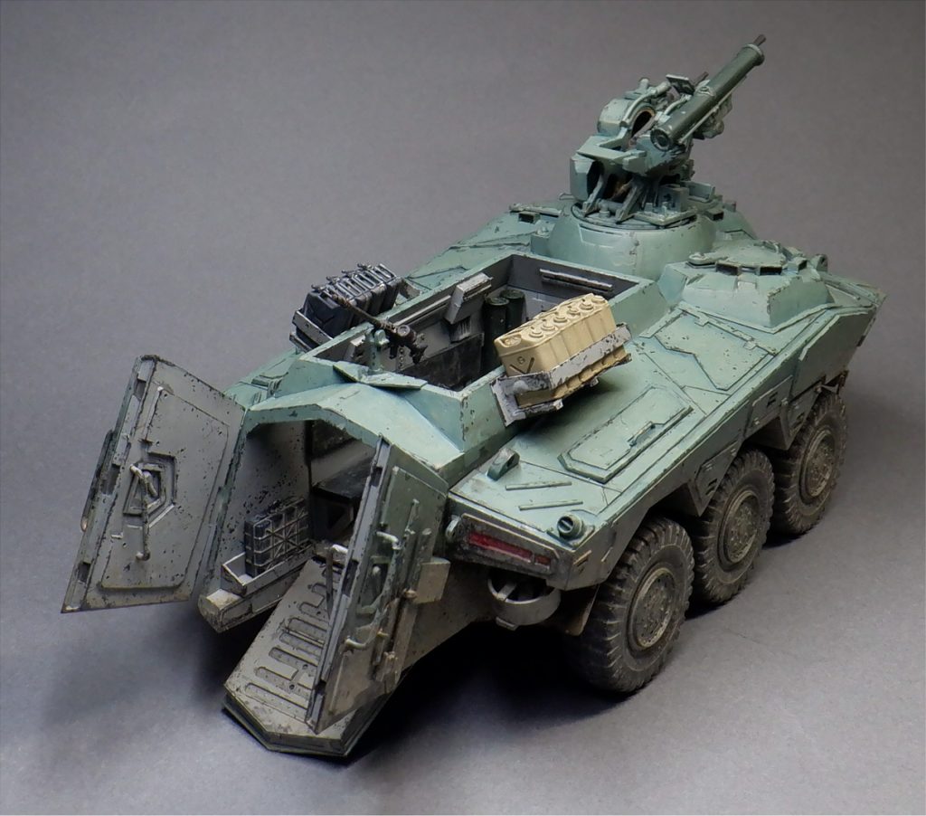後部ハッチは装甲化されガンポートが廃止されました。