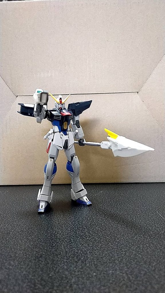 後ろの陽電子砲レクスケルベロスは強大なエネルギーを一気に発射。飛距離は最高10㎞。