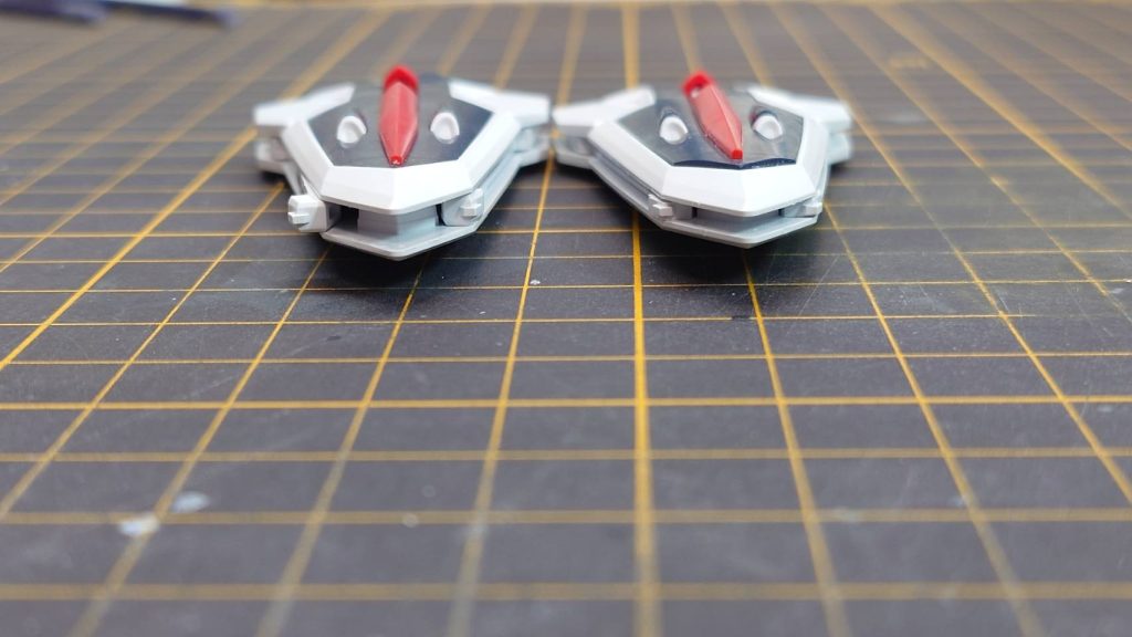 元キットのシールドが分厚い印象があったため内部とビーム発生部分を1.5mm削り薄くしました