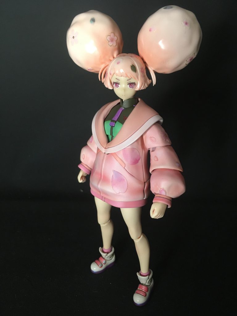 元がピンクいので大きくイメージが変わる感じではありませんが、桜に因んだ塗料+グラデーションと、あと100均の季節物やネイル用のシールでデコっています。真顔以外の表情も幾つか欲しくて顔パーツ複製とかも試しましたが上手く行かなかったので、それはいつかまた時間のある時にでも。