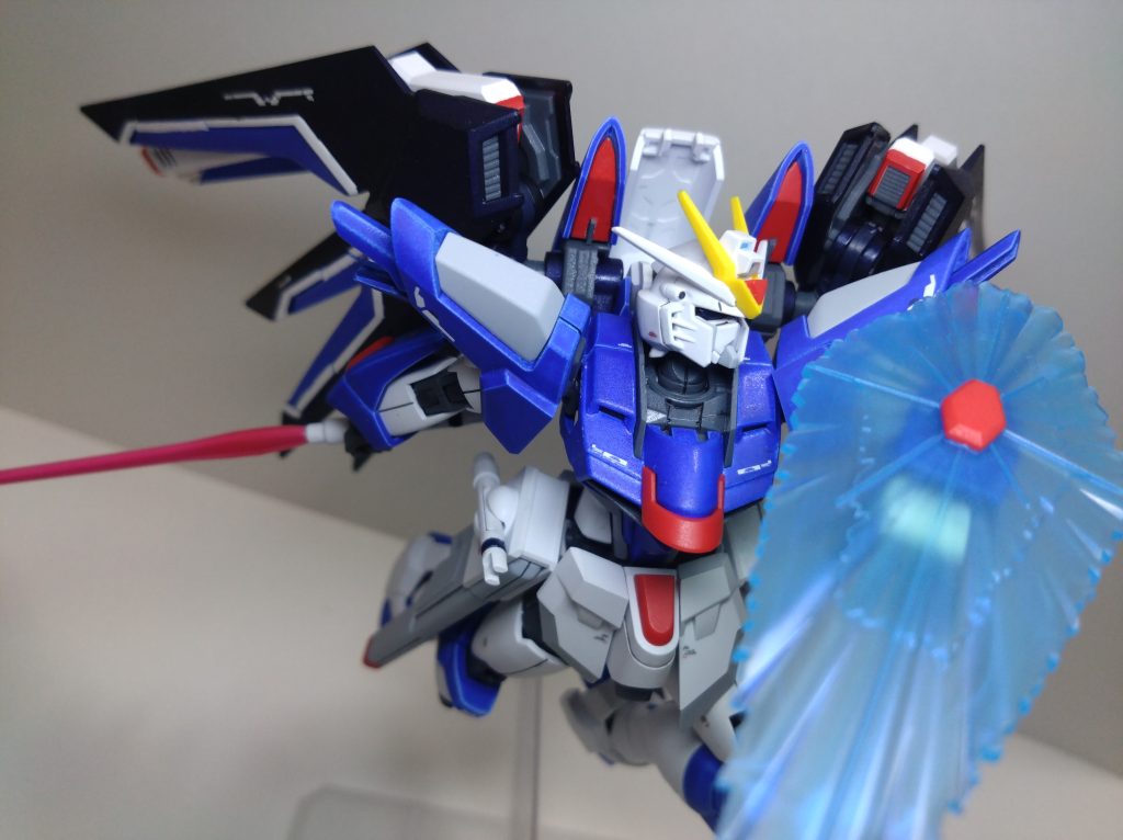 今回偏光樹脂製のパーツを初めて作りましたが､これ非常に良いですね｡クリアパーツよりも劇中のイメージに近くリアルできれいです