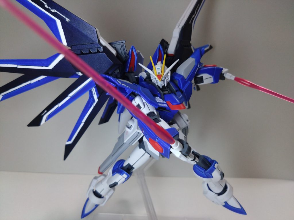 使用塗料 ブルー→Mr.カラーブルー(青)､ダークブルー→タミヤカラーレーシングブルーモンザレッド､ブルー(青)､ファントムグレー､ホワイト､ブラック(全て水性ホビーカラー)で部分塗装水性ホビーカラーのブラック&ホワイトでスミ入れ後ガンダムデカールRGデスティニー用とMk-ll用を使いました 