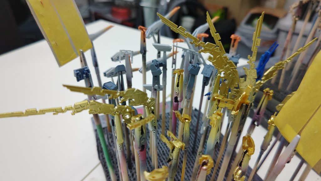 塗装はいつもの秋葉原工作室さんで金は3色で塗ってます！