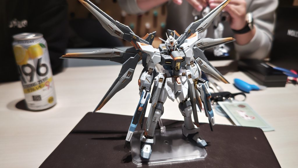 完成させたタイミングでまともな写真撮ってなかったので、社内のプラモ部活動中に撮影した写真が中心なのであしからず！