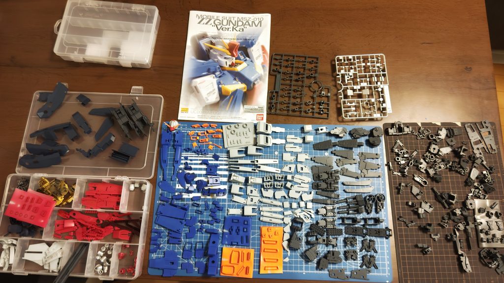 HGでは考えられないパーツ数だ