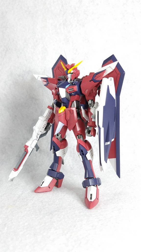 鋭角が多いデザインなので、アンテナ、肩、ウイング、腰部をカット・削り込みでシャープにしました。簡単なかこうですが、これだけでも引き締まり、かっこよさアップしました。