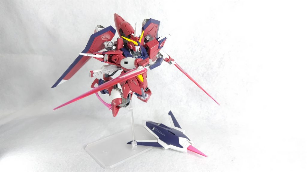 逆手に持ったサーベルでシールドとともに飛び込んでのきりかかり、かっこいい・・・