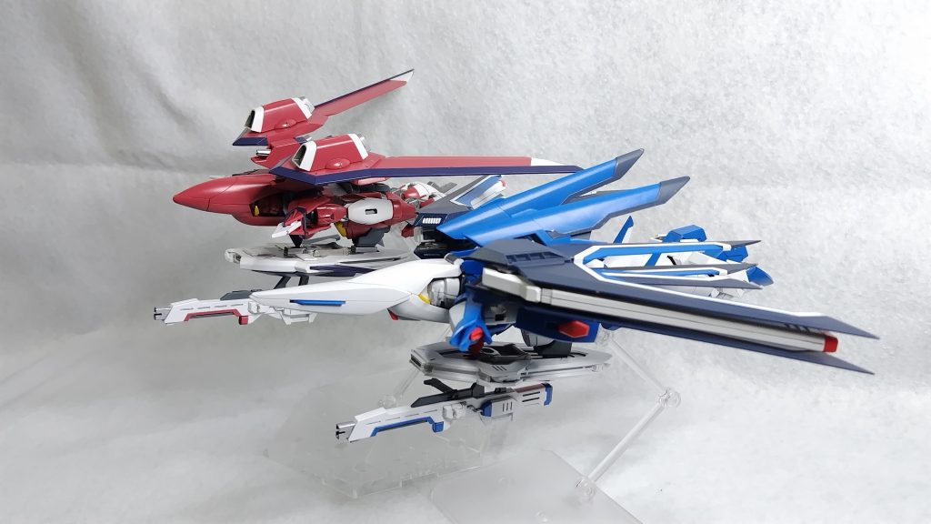 MA形態での2ショット。個別よりも並べたほうがより飛翔感が出る気がしました。　オープニングのミレニアムから大気圏突入のシーンができますね。背景を暗くor地球にすれば雰囲気でそうです。今後やってみます。