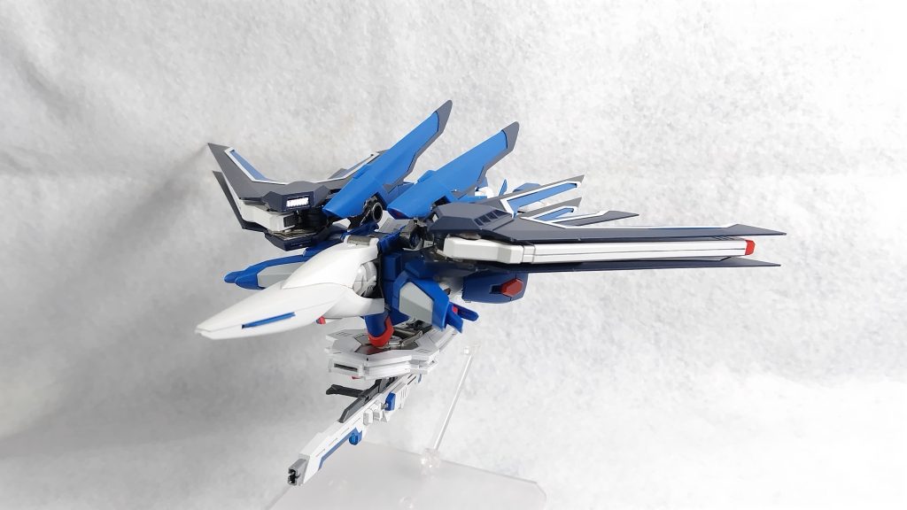 MA形態。変形が簡単ですが絶対にこの形態では着陸できませんね^^;