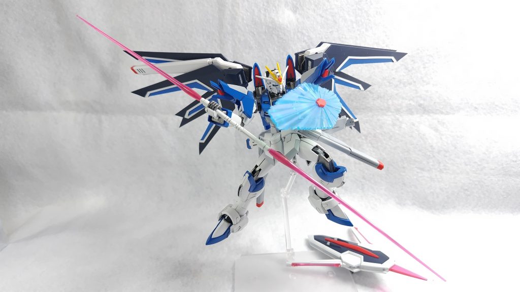 ビームシールドも無塗装ですが、半透明で見る角度によってきれいなストライプになります。