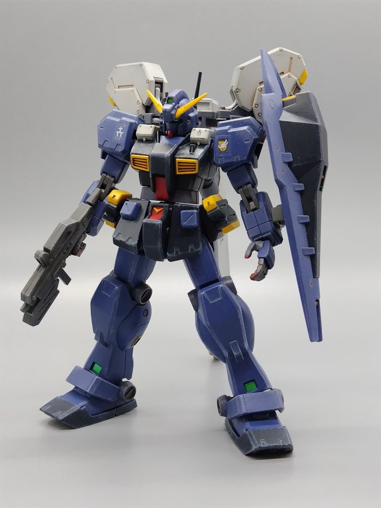 説明書によると急造のアーリータイプだとか。ボディーはほぼジム・クゥエルのまま。