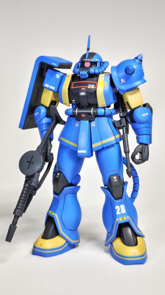 元キットの右の武器持ち手が角度固定なので塗装剥げしないように持たせるのが一苦労です