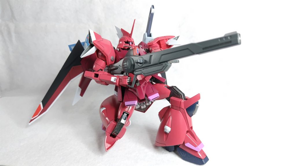 劇中で膝立ちの狙撃がありましたが(ちょっと苦しいが)しっかりと出来ます。よりきれいな膝立ちのために足首のところは加工をしました。(製作工程にて)