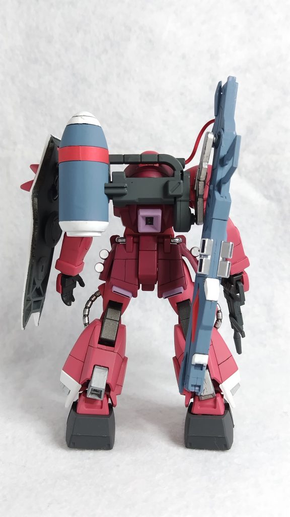 バックショットです。バックパックも全塗装しました。ビーム砲やタンクはミディアムブルーでこの手の色は最近はよく使うようになっています。兵器っぽい感じが出ると思います。