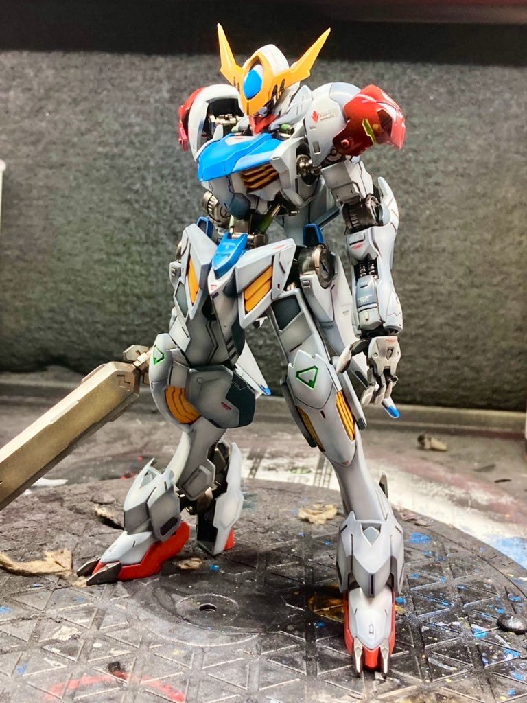 塗装は基本的に外部装甲は黒立ち上げの艶消し。フレームはメタルロボット魂をイメージして、ガンメタとメッキ調シルバーで塗ってみました。