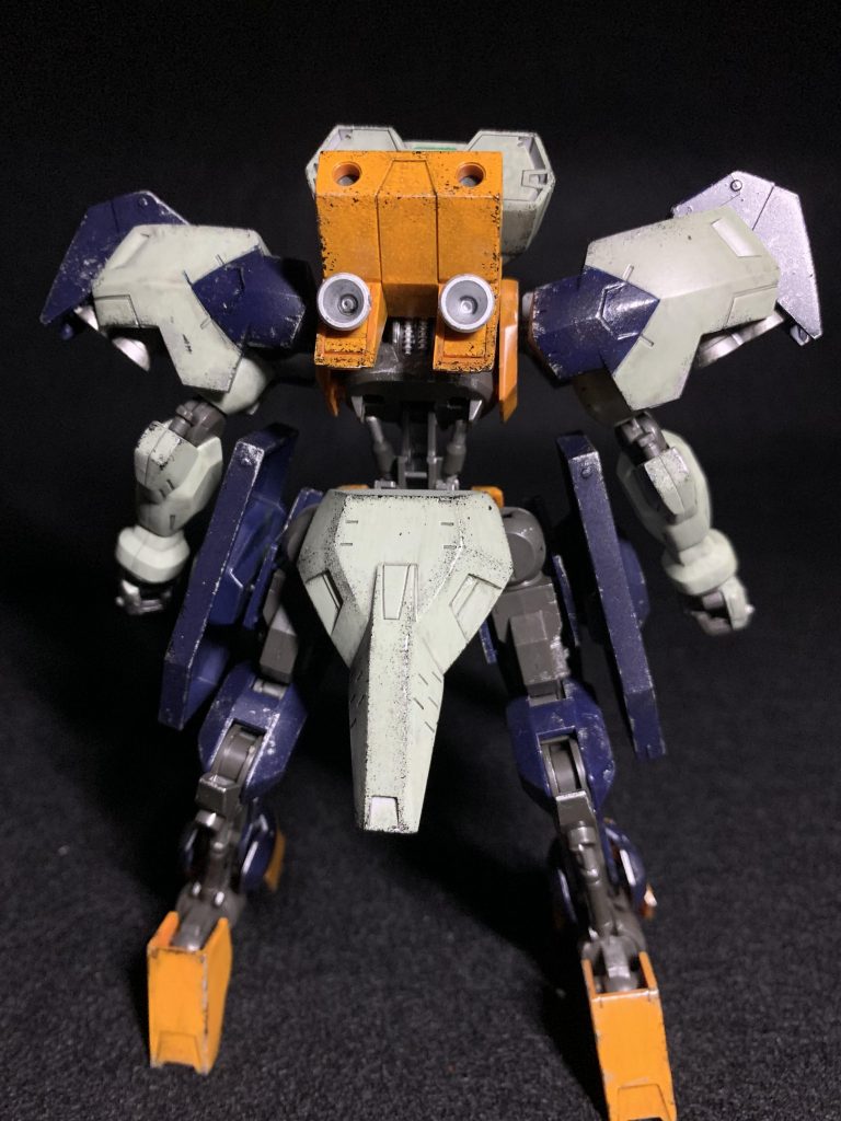 腰のところからポッキリ折れそうなアンバランス感が結構好き。