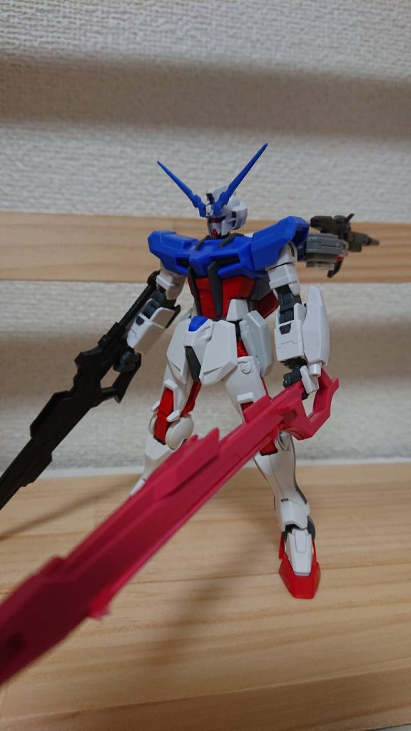 専用ストライカーのマキシマムストライカーを付けることでマキシマムガンダムリジェイサーになる。主な武装は大剣シュベルトゲベール、超高インパルス砲アグニ、高出力型ビームライフルx2ビームサーベルx2だ。胴体がストライクであるためエール、ソード、ランチャーを装備することも可能。