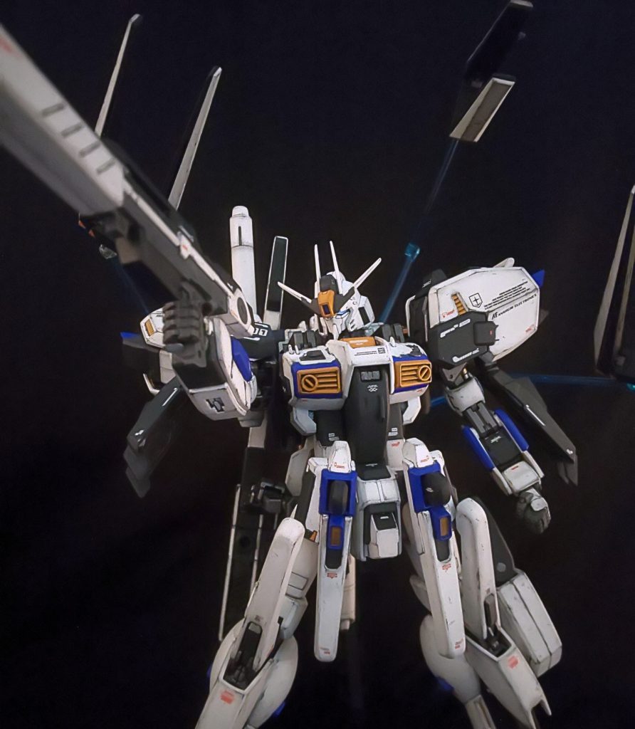 ファンネル(サイコミュ)とインコム(準サイコミュ)のオールレンジ攻撃はなかなか恐いんじゃないでしょうか。リョウみたいな性格のパイロットが乗ってたら廃人になってたかも。さすがに20年以上前のキットは大変でしたが一番好きなMSなのでいつも以上に丁寧に作ったつもりです。ご覧いただきありがとうございました✨