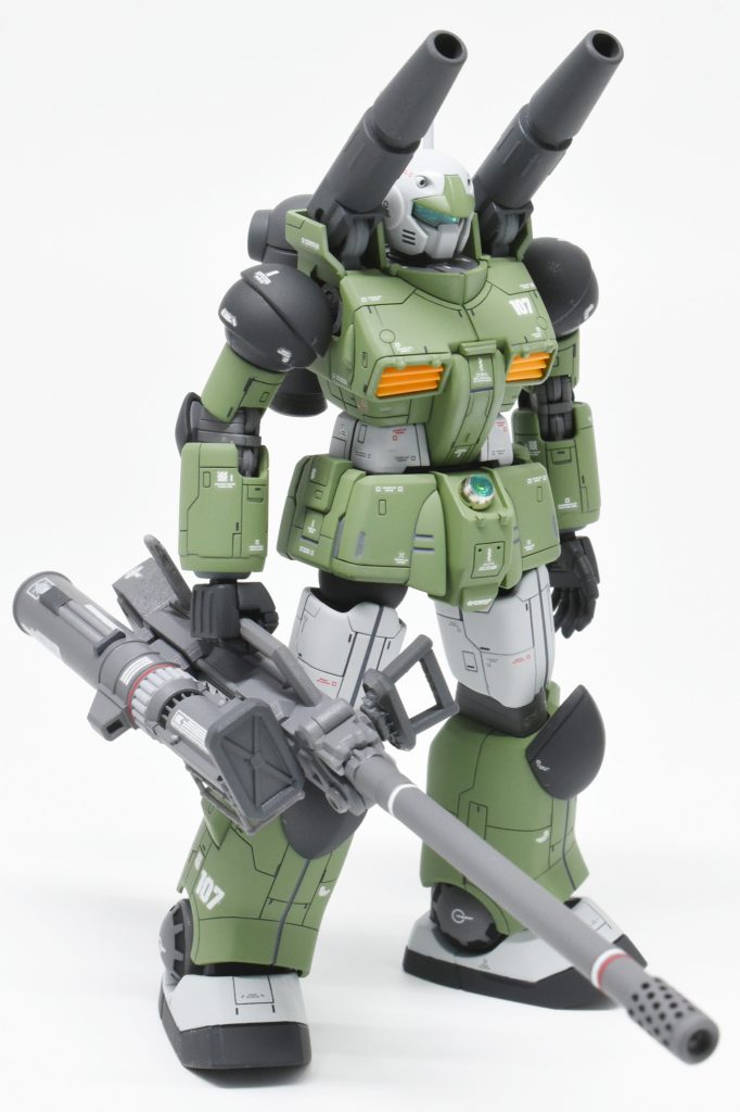 筋彫りはタガネの他に、まち針などを使用して、細かいディティールアップを施してます。