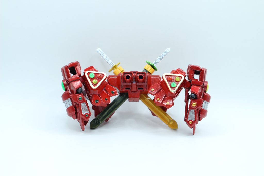 そして三振りの刀の能力を最大限引き出すために作られた、からくり鎧「烈心の鎧」。これらの刀と鎧を装備した烈心頑駄無は自らを高めるため修行し、極めた剣術に「烈心三剣流(れっしんみつるぎりゅう)」と名付けた。烈心三剣流は、紅姫による技の速さ、彗風による体の身のこなしの速さ、星灯による先読みの心の速さ、三つの速さを最大限に生かし、最小の動きで複数の相手を一瞬で仕留めることを極意とし、一対多数の戦いを得意とする剣術として仕上がった。