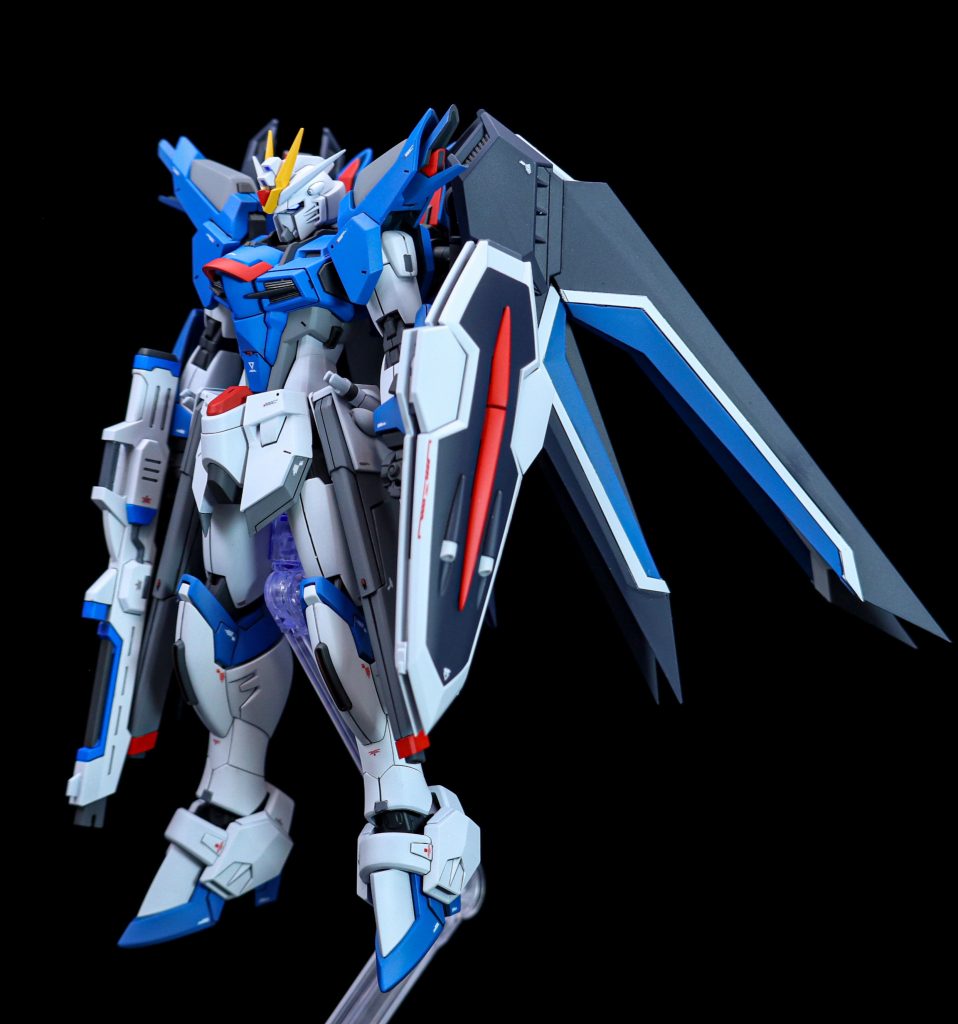 全体写真胴3mm、首0.5mm、足3mm、腕2mmを延長し元キットより6.5mm全長が大きくなっています