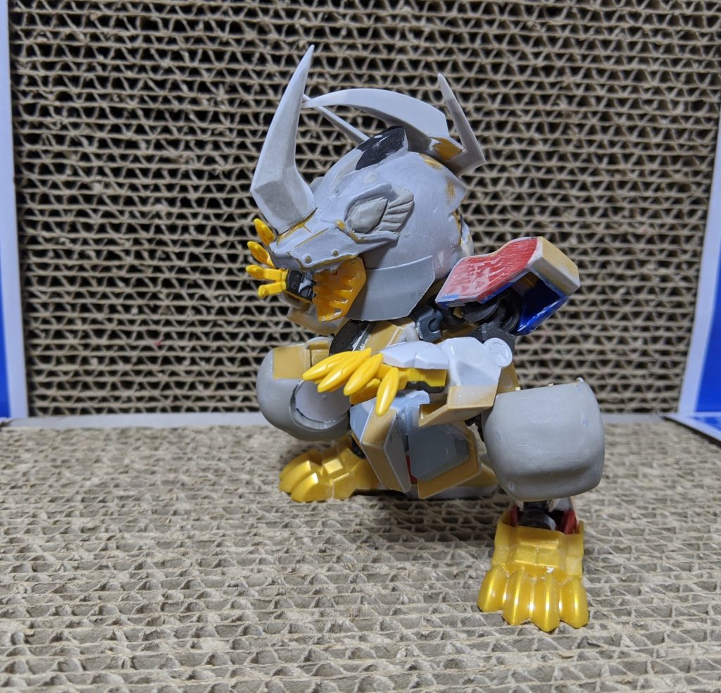 初期は元キットをなるべく流用して変幻顔作ろうとしたのですが、全然好みになりきらなかったので諦めてスクラッチしました。