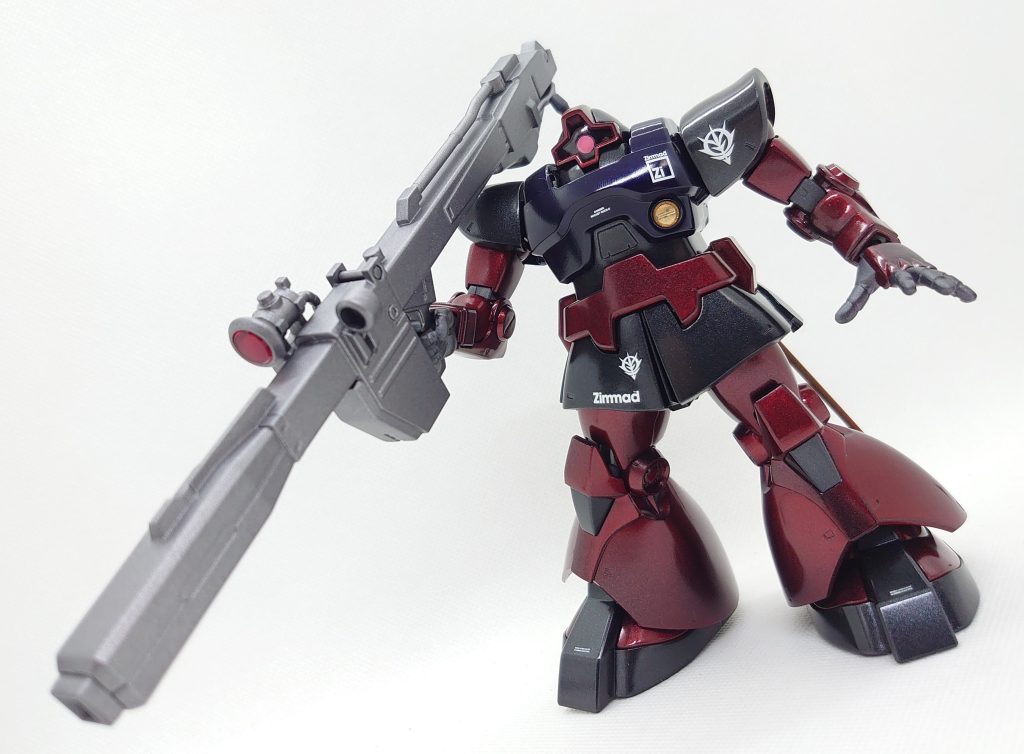 ビームバズーカの合わせ目消しはかなり苦労しました。消しきれませんでしたが、目立たなければ…という事で妥協しています。