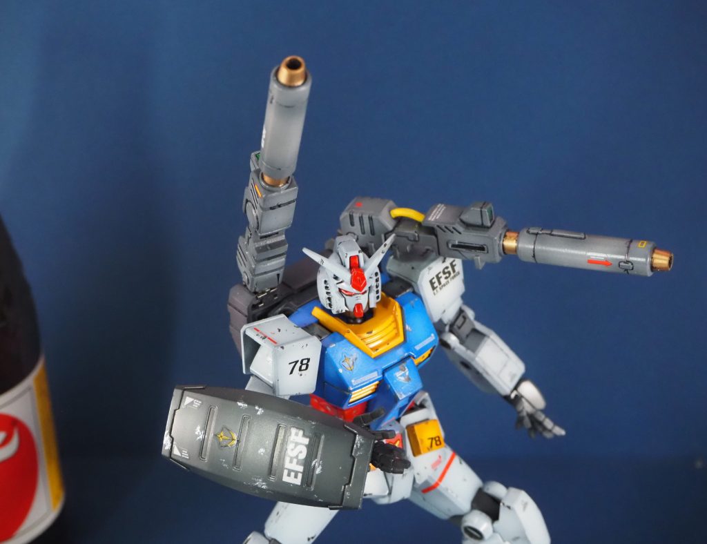 リバイヴガンダムへの装着を想定されたものですが、EGにも取り付け可能となっています。残念ながらバックパックはHGUC21のガンダムには取り付けられません