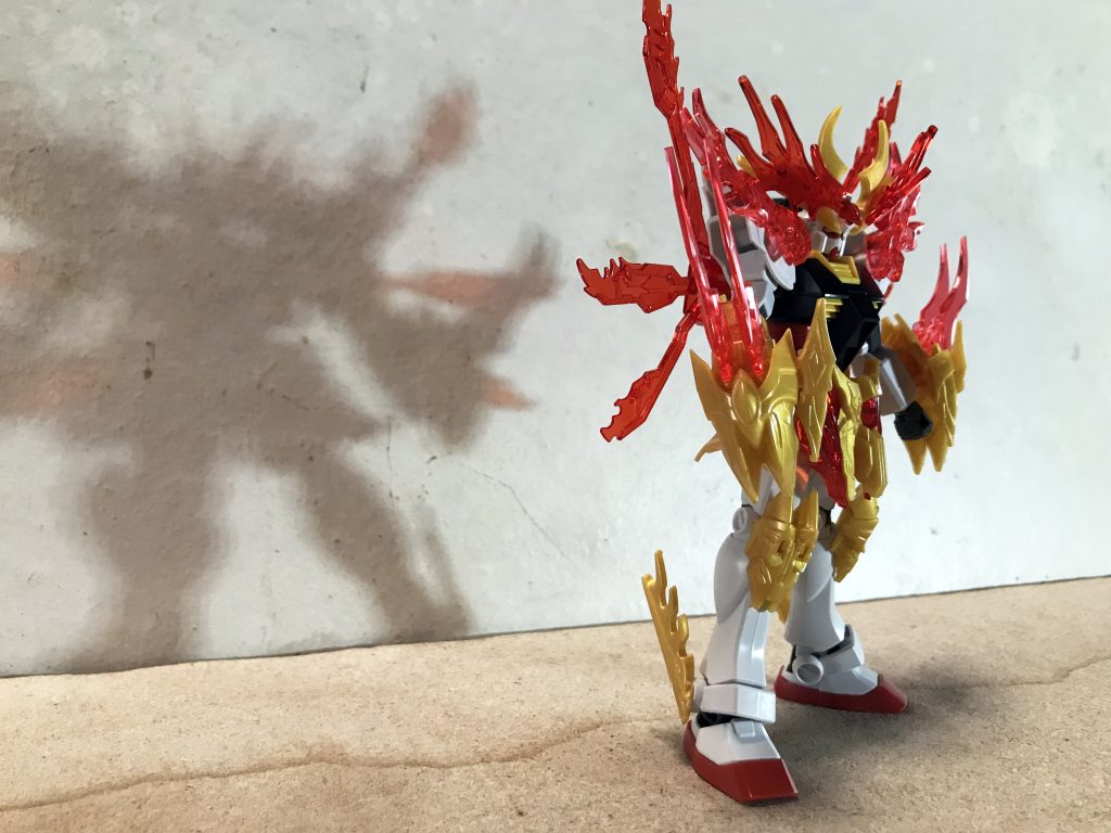 右サイドから!肩と腰のラーガンダムのあのダサい、、、笑笑 否!象徴的なシンボルマークは残しつつミキシングしようとしましたが、かっこよさを優先してたら全て消えました爆笑