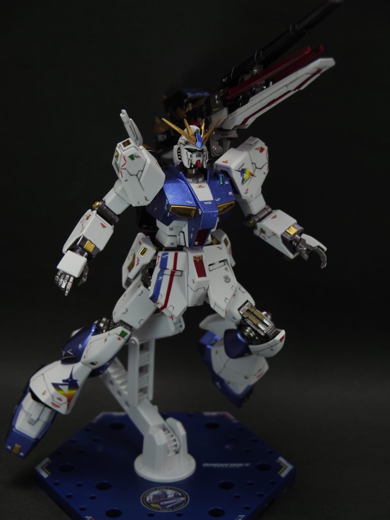 SIDE-F限定のスタンドも買ってきてもらいました。