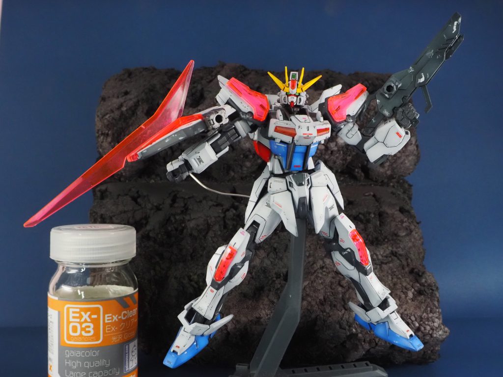 分かり易く左利きで写真に収めています。いやー恰好いいですね。オロナミンCが見つかるまで比較対象はガイアカラー