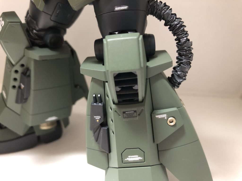 脚部のバーニアはプラ板にて大型化。