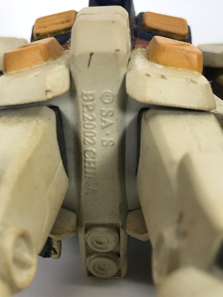 喫煙室に放置してたので、ヤニと埃がすごいですね〜🚬(未成年の喫煙は法律で禁止されています🚭)どうやら2002年製みたい多分プライズフィギュア…娘より歳上…