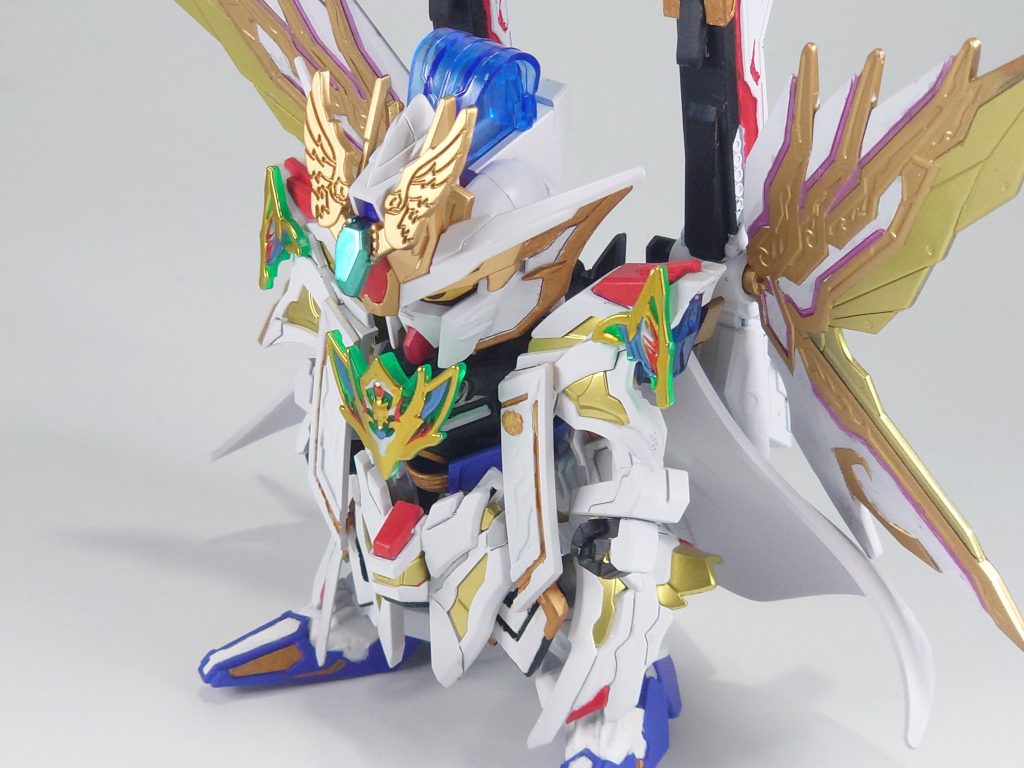 斜めからの一枚です最初は軽装形態としてストライクフリーダム弐式もやろうかと思いましたが時間的な問題と大将軍形態でしか飾らないしな…ということでやめました