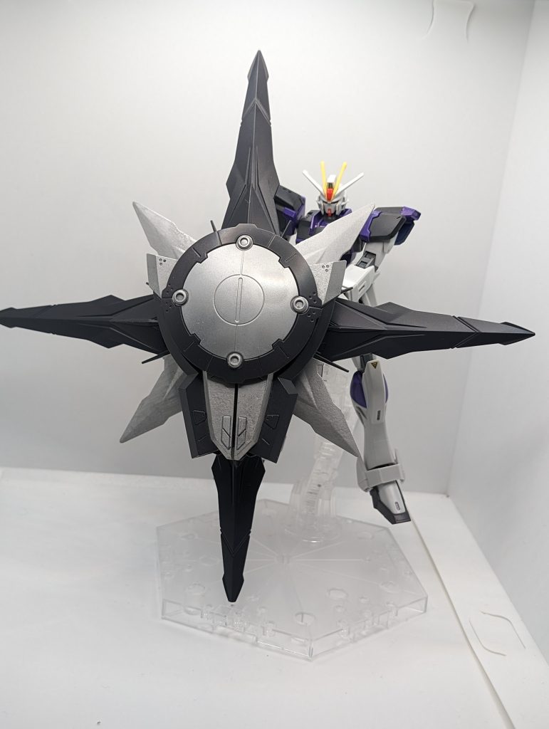 シールドとマントを合体させた「複合防御兵装キャメロット」(SEEDの武器のネーミングに合わせられたかな)