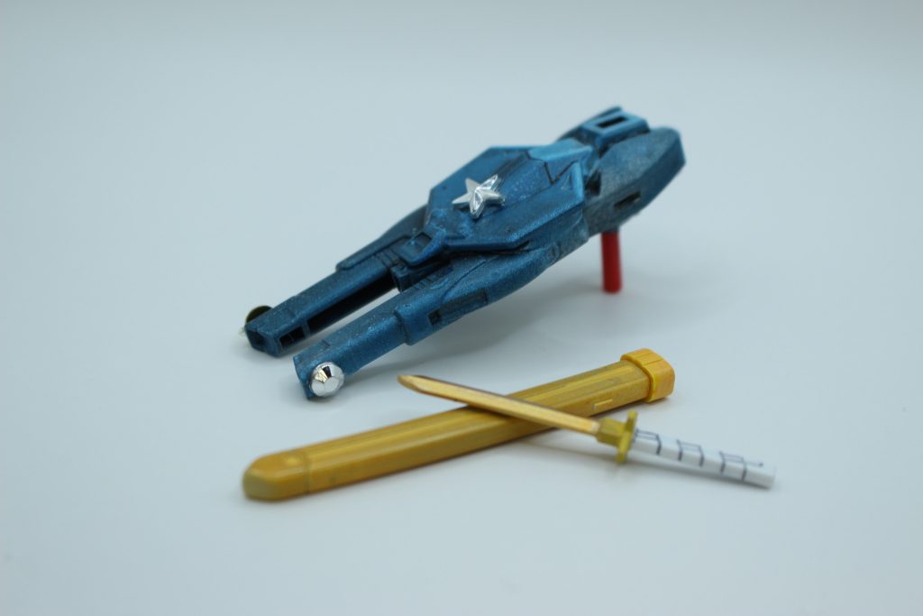 金色の刀「星灯」は持つ者に先読みの光を見せる魔術のような力を持つ。「星灯」は後にソルジャーストレイジが使う「光の銃スターライト・フューチャー」となった。(詳しくは兵庫SD連合のオリジナルストーリーhttps://wiki3.jp/HYOGO_SDUnion/page/16を見よ!)「彗風」と「星灯」は赤紅が怪しげな旅商人から買った未知の鉱石から作り上げた刀で、単体では切れ味を全く持たず、常人では特殊能力を引き出せなかったため、長らくのあいだ蔵に眠っていた。(赤紅曰く「最強のナマクラ刀」)