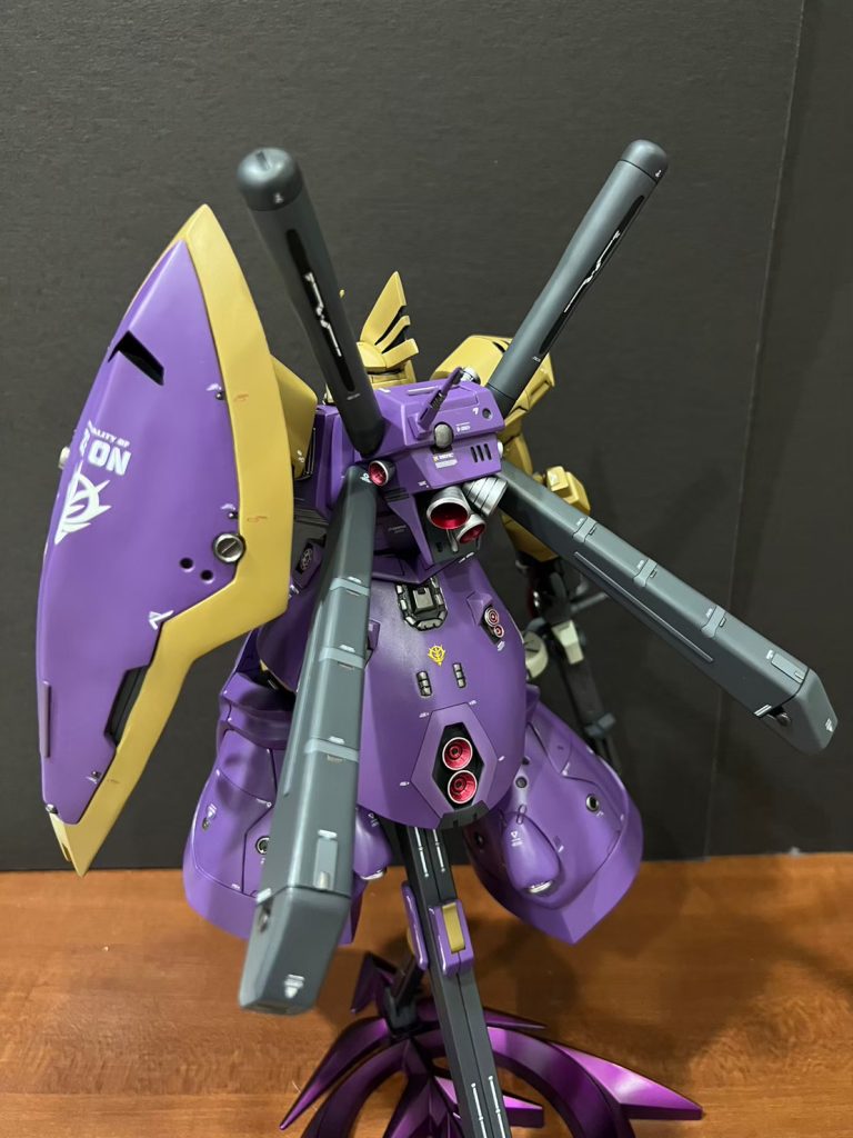 エアブラシの使い方はまだ練習中、カラーの選択も悩むところ