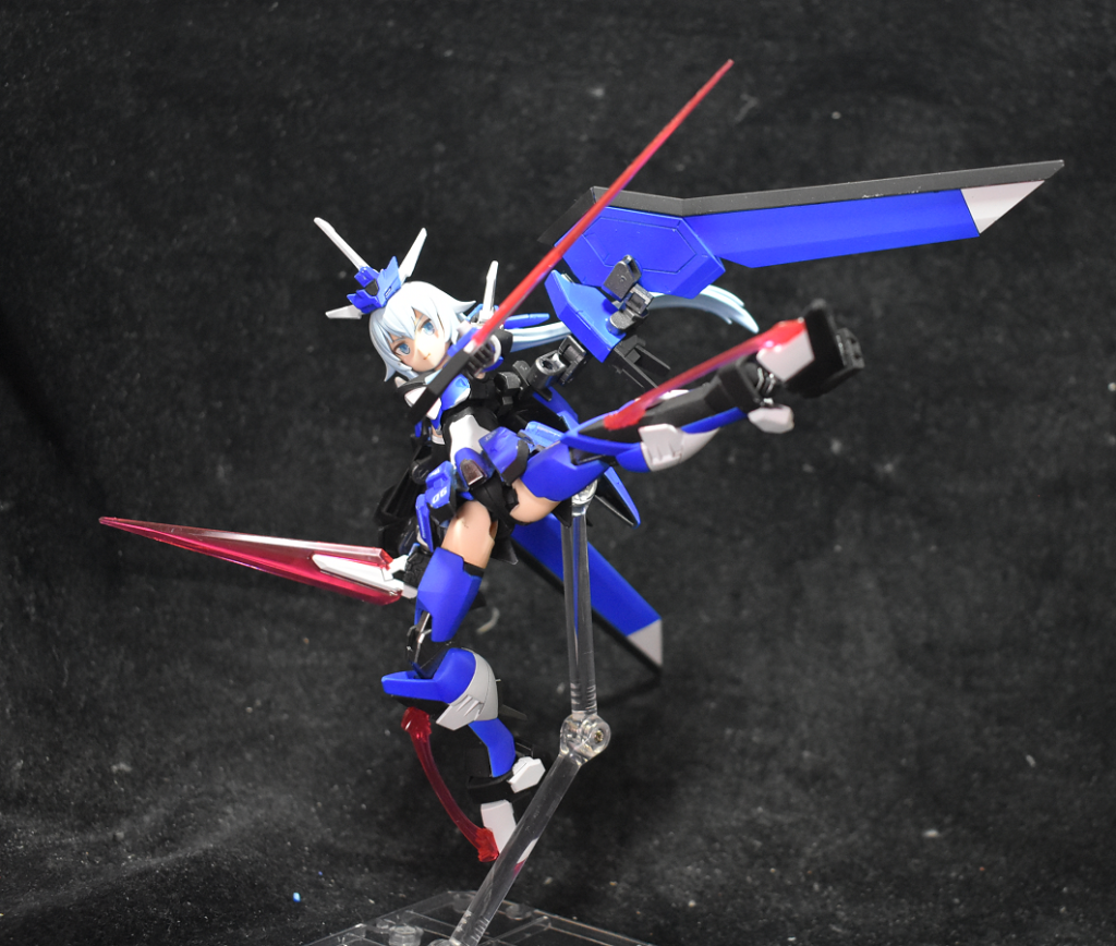 ベースが最近のキットなので可動は優秀なものの腰アーマーを追加しているのでちょっと窮屈ハイキックくらいなら何とか