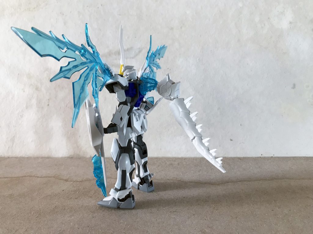 バックパック部辺りから生えた尻尾と右腕のドラゴン頭部は🐲フレキシブルに動きます。。。他は固定です👍