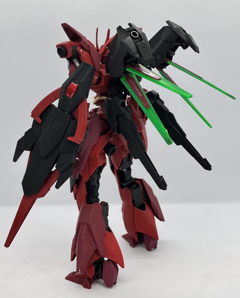 見ていただきありがとうございます😊サザビーを使わずサザビーぽい機体を作ってみました。以下脳内設定です。 高い汎用性と運動性能を誇ったステラガンダム・ジェミナスをコピーし、更なるハイスペック機として製造された機体。プラネッツシステムによる換装機能は廃したが、ステラガンダム以上の運動性能、機動性能を発揮することに成功した。動力はステラと同様ソウルドライブ、サブ動力としてバックパックにGNドライブ2機を搭載。出力の余裕から背部にファンネルやガンビットなどの遠隔兵器を搭載、オールレンジ攻撃にも対応している。 ステラジェミナスと同様にIフィールド駆動を採用し機動性を向上している。