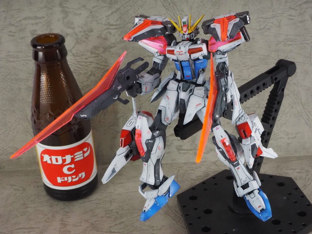 腰の捻りが利くのも驚かされます。これがエントリーグレードなのだから凄い時代になったものだと思います