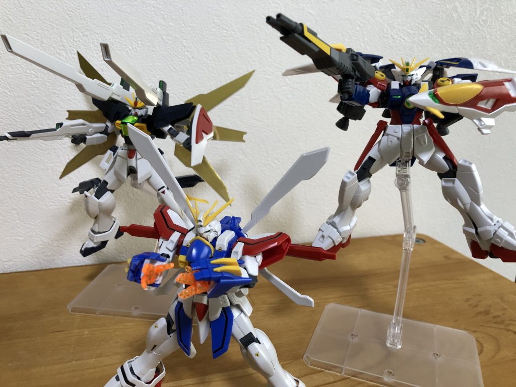 平成三部作の後期主役機トリオ。石破天驚拳とツインバスターライフルとツインサテライトキャノンの同時攻撃とかとんでもないオーバーキル。