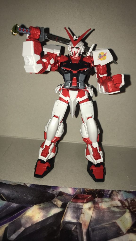 もちろんフライトユニットなどを外して素の状態にもすること可能、おい待て貴様ビームサーベルの柄が一つないぞって?弄っていたらどっか飛んで調べてたらそのちょっと後に掃除機かけられてだかにあるか探したが出てこない!ほんとうに申し訳ない、ではこれでまた今度