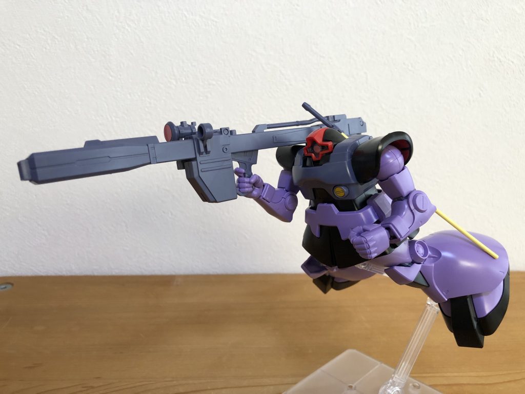 ビームバズーカを持たせて。組み替えは非推奨(特に足裏パーツ)とのことなので、ドムのまま持たせています。ポーズだけ宇宙っぽくしてリック・ドムと言い張ってみる。