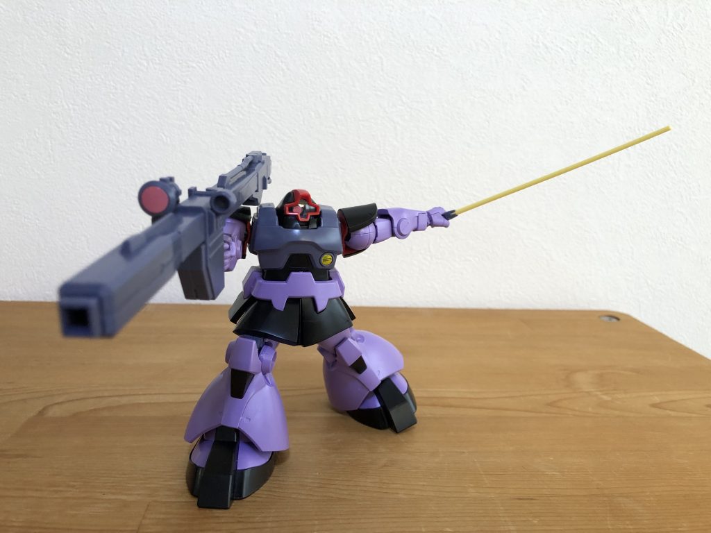 モノアイの位置変えるだけでも意外と表情付きますね。