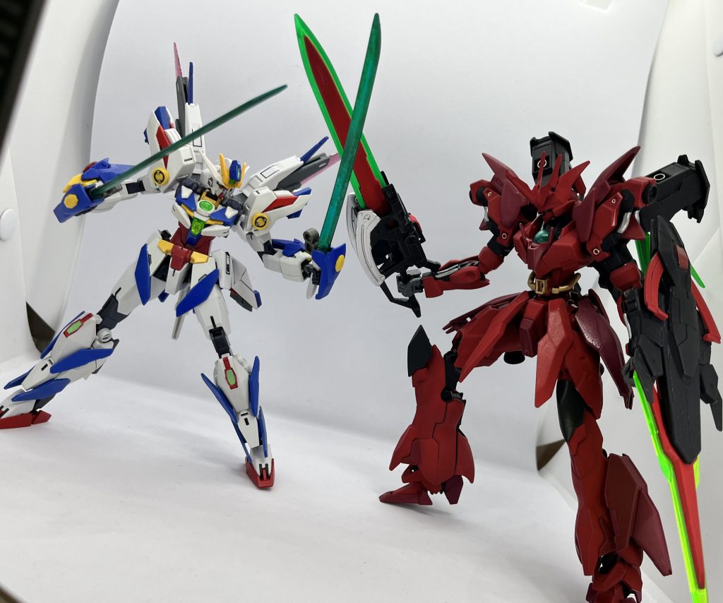 以上、グレン・サザビーでした!ステラに対するラスボス機体が欲しく、かつ非ガンダムがいいなぁと思いサザビーをモデルにミカエリスをベースに作成しました。初めてのスプレー塗装で結構残念な出来ですが、デザインはカッコよくできたと思います!よければいいねお願いします!