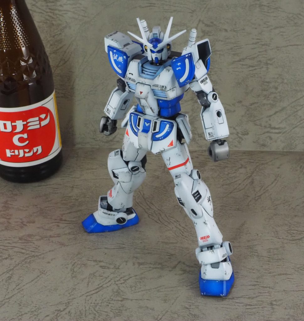 青を基調としたカラーリングですが、このカラーのガンダムも結構格好良さそうですね