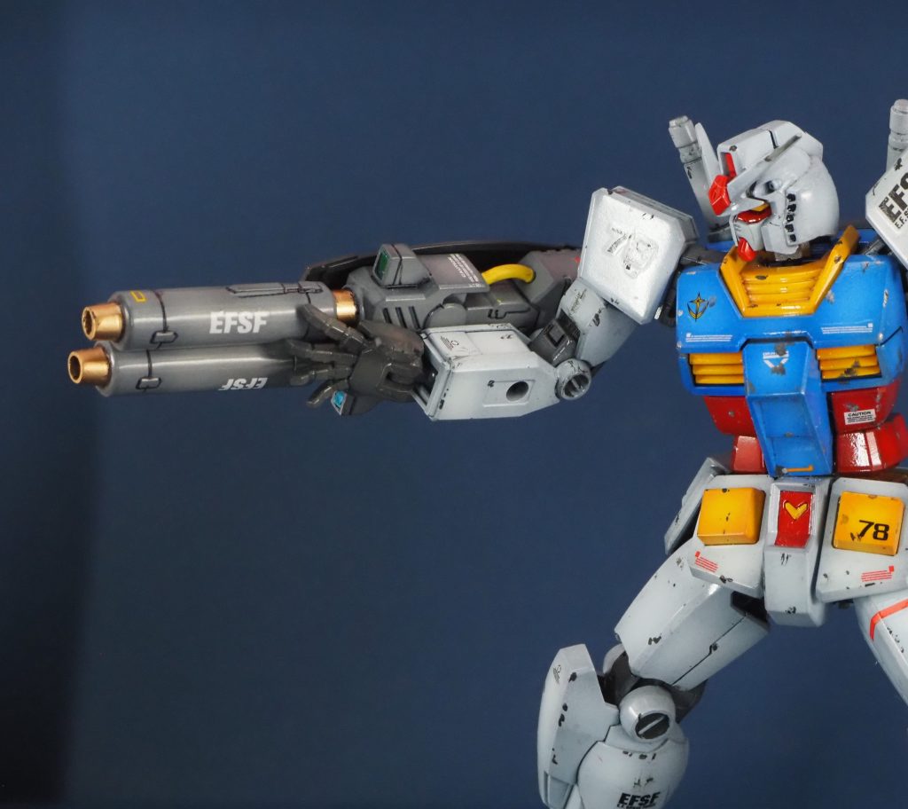 白一色のランナーにすべてのパーツが収まっており、シールの類もありませんので、それなりに塗装が必要です。