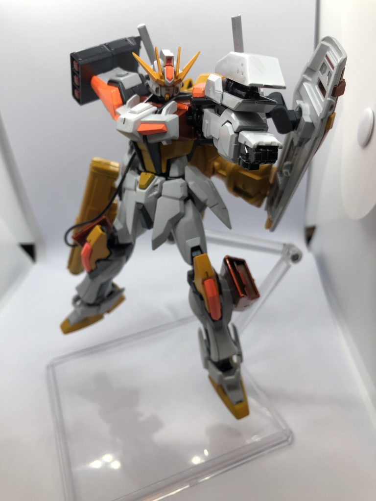 左腕にはサブウェポンとしてガトリング砲を装備。